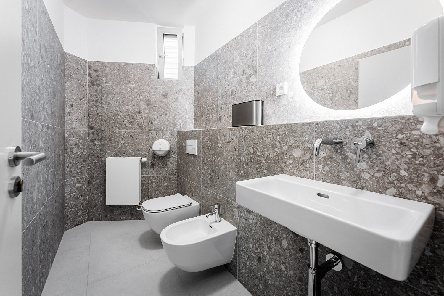 Pronájem kanceláře, 122 m² - Praha - Strašnice – další