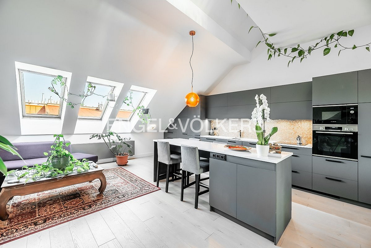 Pronájem bytu 4+kk 104 m²