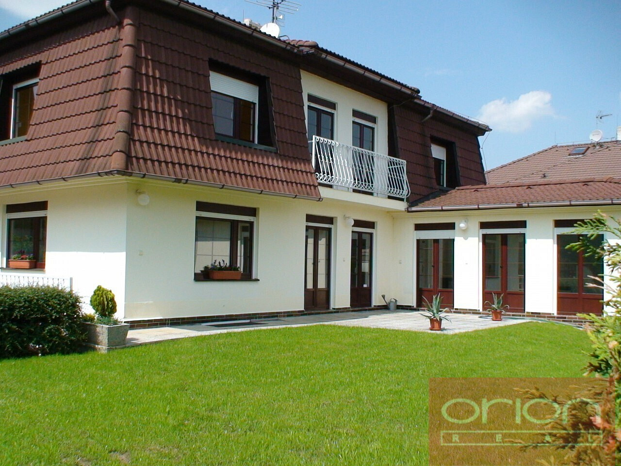 Pronájem domu 365 m² s pozemkem 539 m²