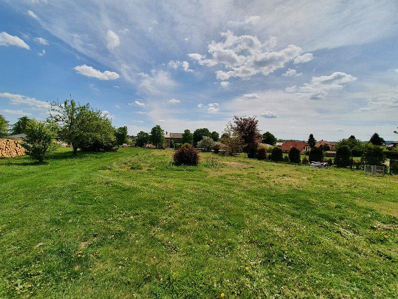 Prodej stavebního pozemku 1 100 m² – fotografie 3
