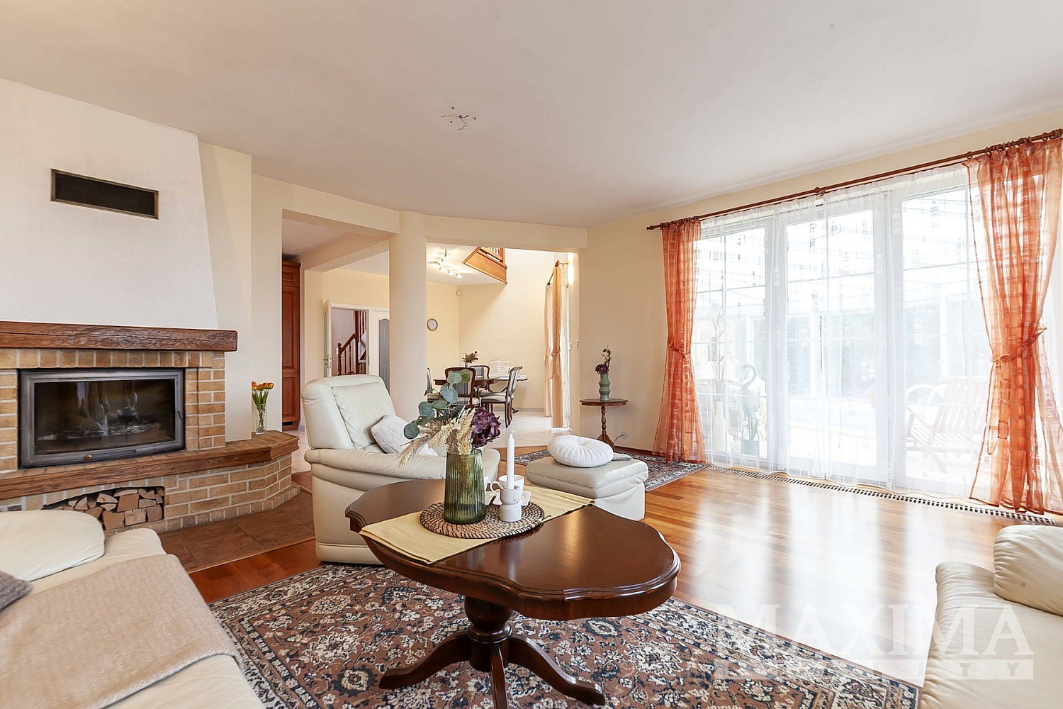Prodej domu 348 m² s pozemkem 1 135 m² – fotografie 2