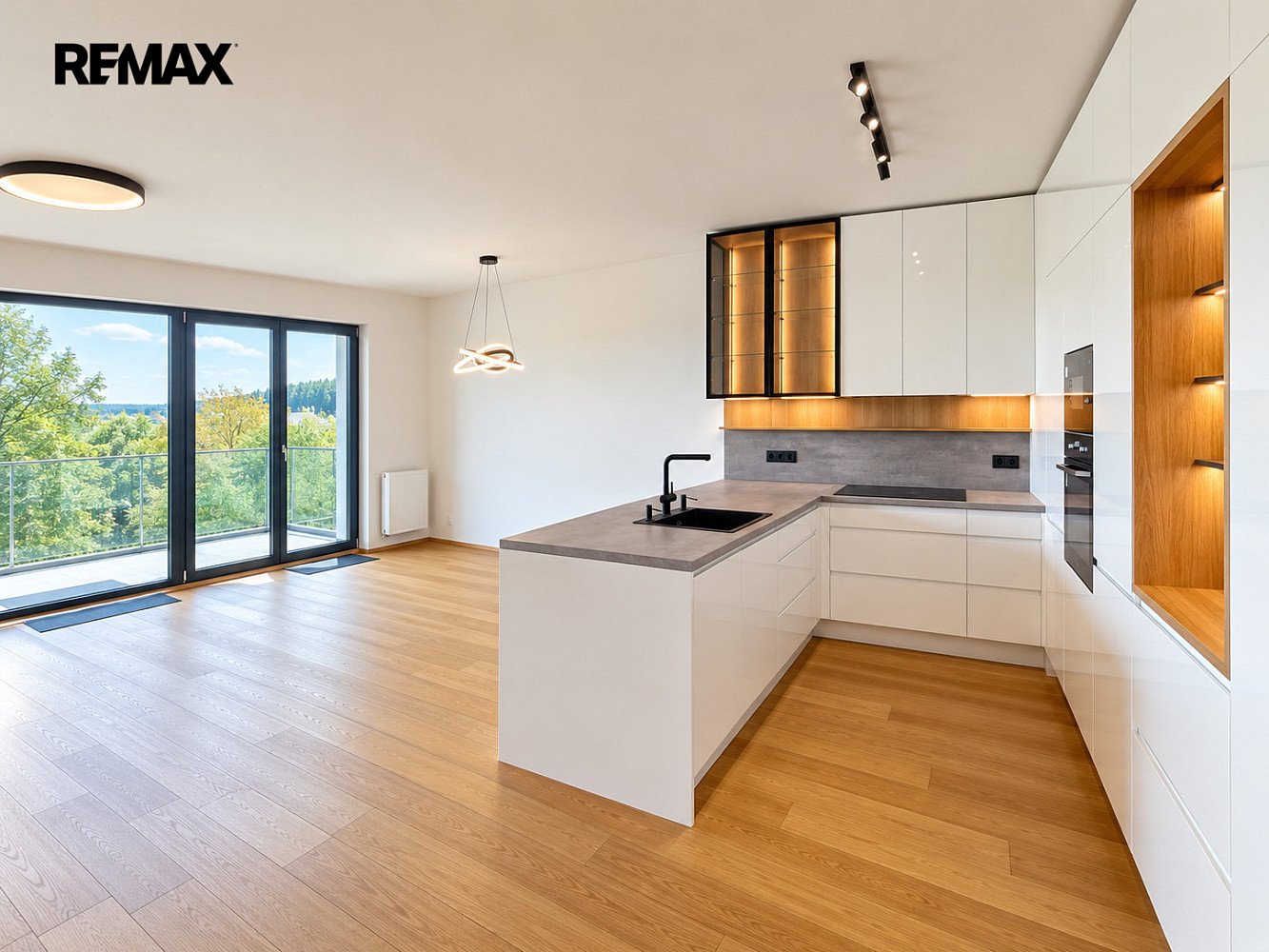 Pronájem bytu 4+kk 129 m² – fotografie 2