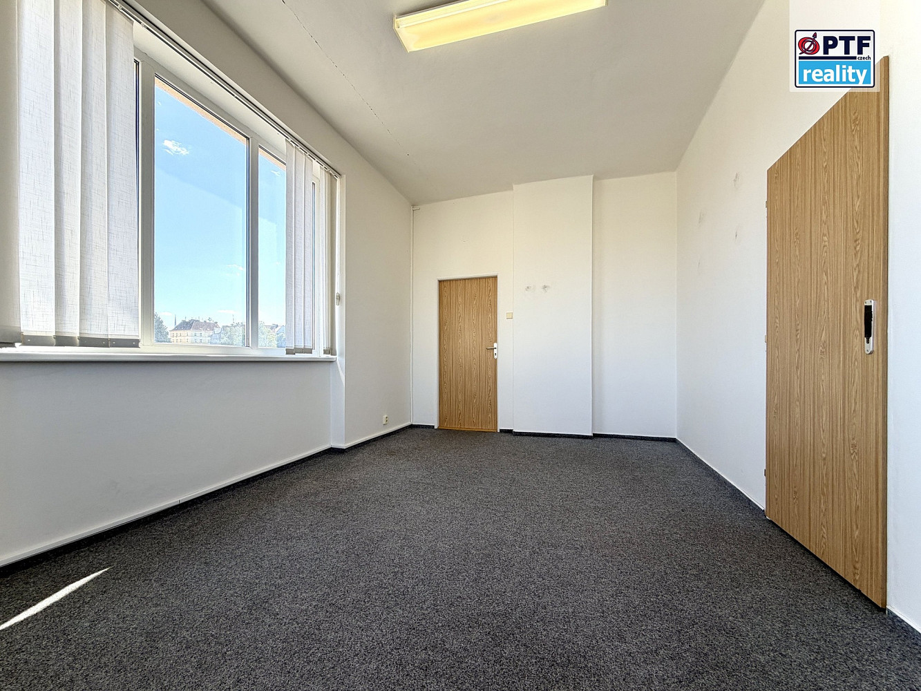 Pronájem kanceláře 31 m² — photo 2