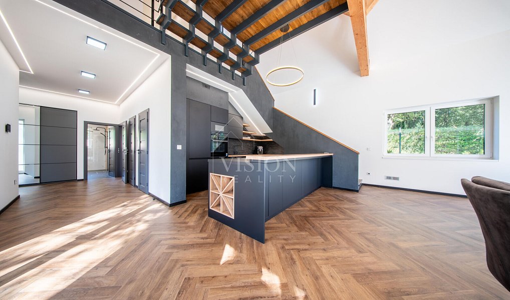 Prodej domu 272 m² s pozemkem 1 091 m², Kamenice – náhled fotky 3