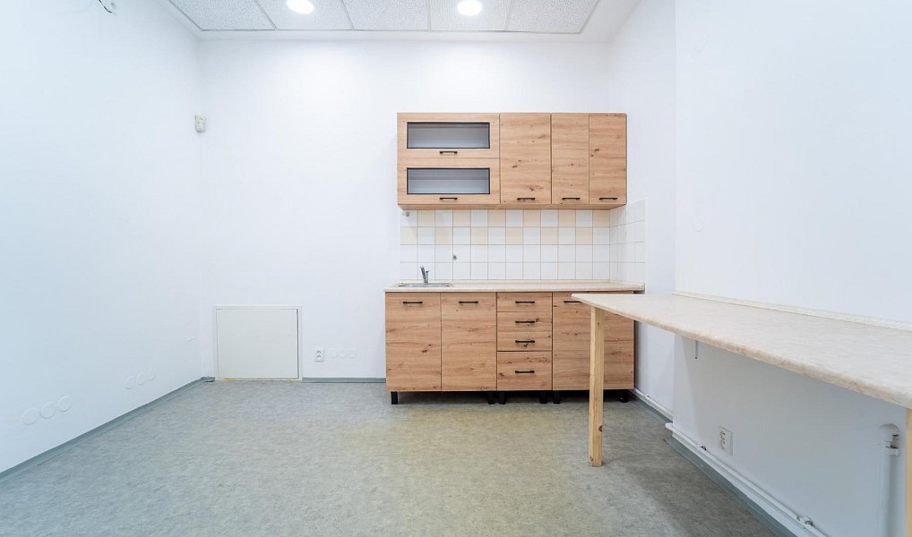Pronájem obchodních prostor 92 m², Kolín – náhled fotky 8