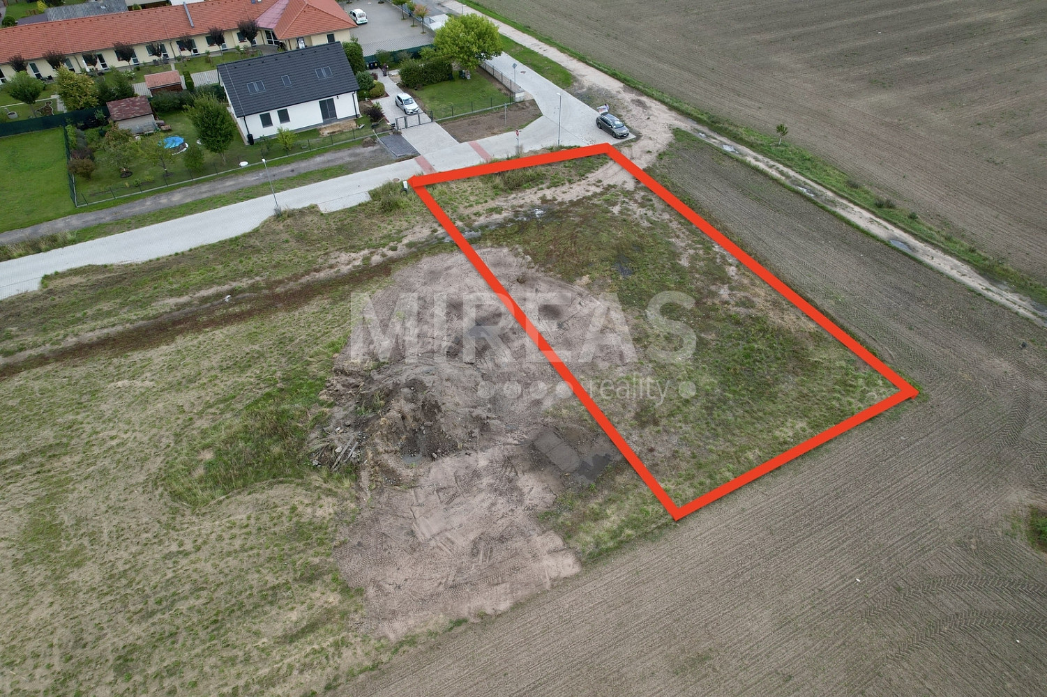 Prodej stavebního pozemku 991 m² — photo 2