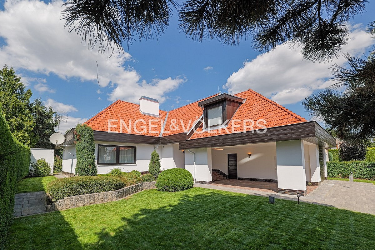 Pronájem domu 417 m² s pozemkem 1 000 m²