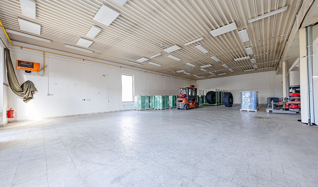 Pronájem skladovacích prostor 242 m², Staré Město – náhled fotky 3