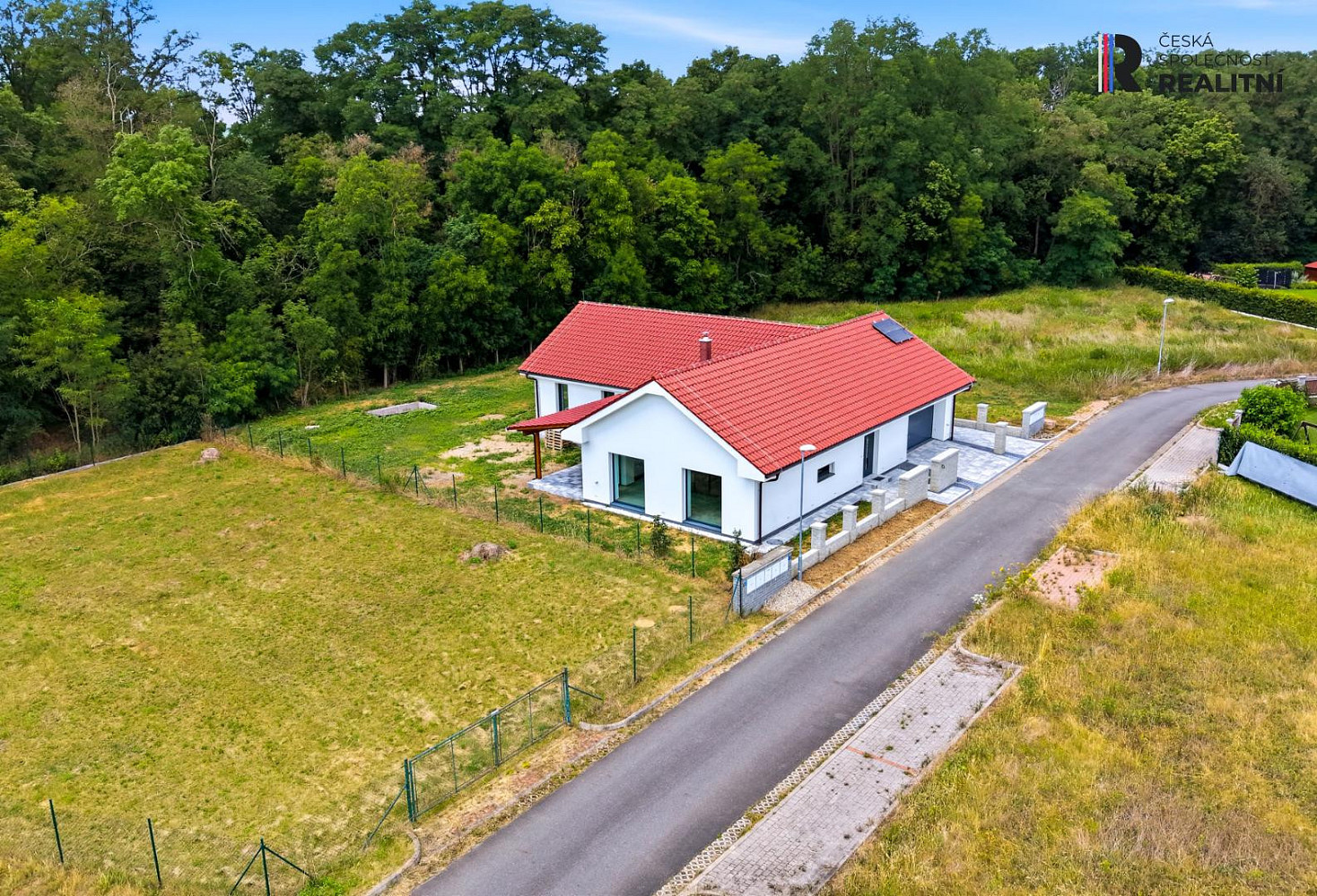 Prodej domu 200 m² s pozemkem 900 m² — photo 2