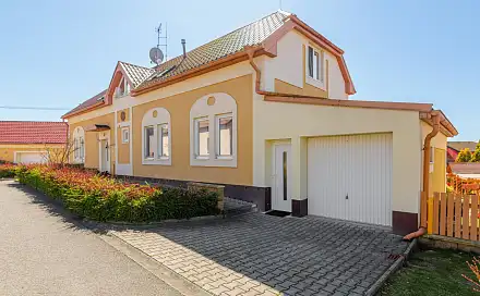 Pronájem bytu 2+1 64 m², Běloky, okres Kladno