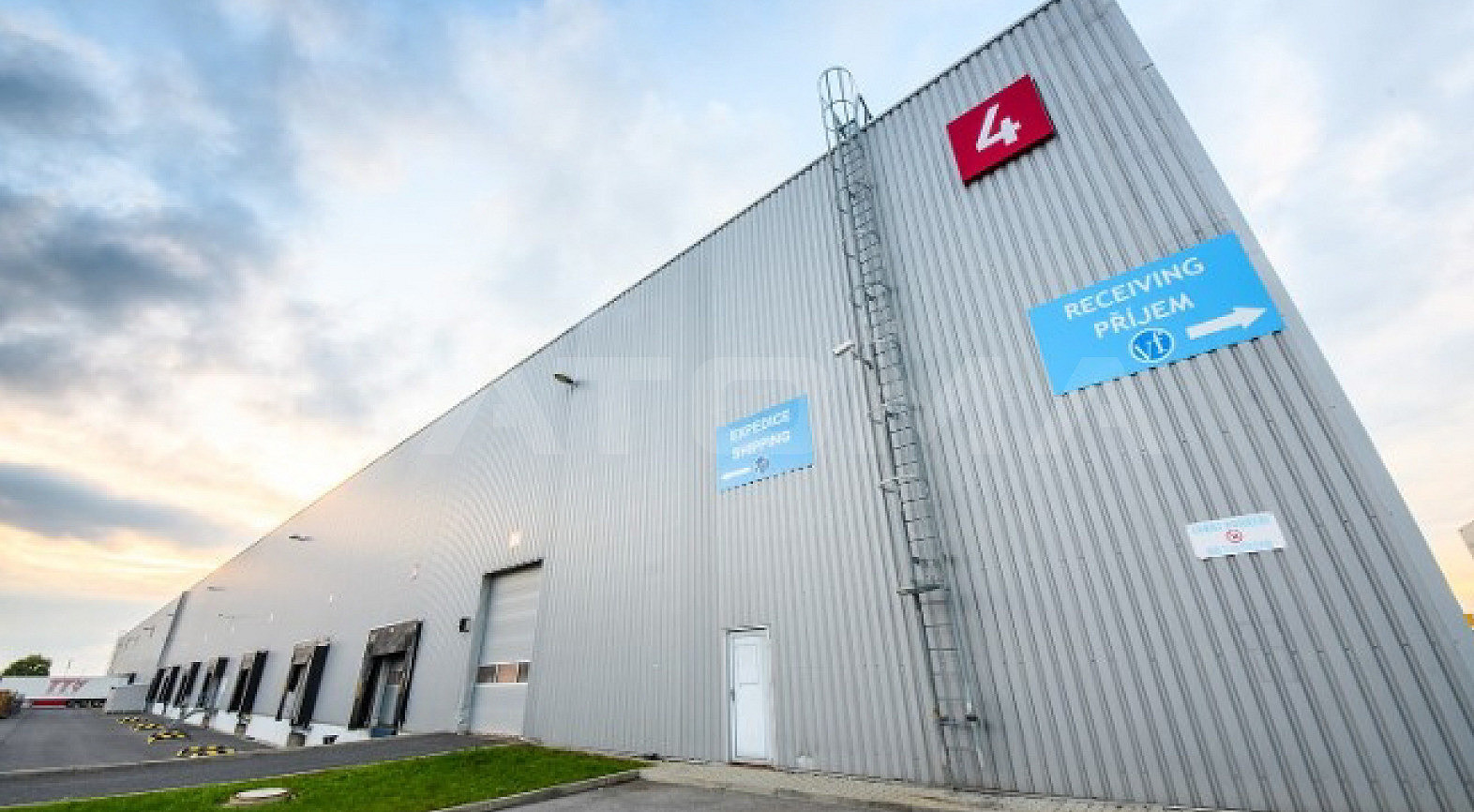 Pronájem skladovacích prostor 7 608 m² – fotografie 4
