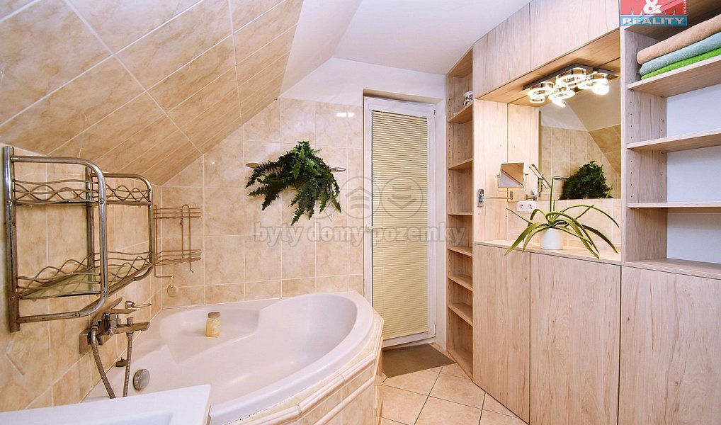 Prodej domu 200 m² s pozemkem 1 000 m², Měšice – náhled fotky 4