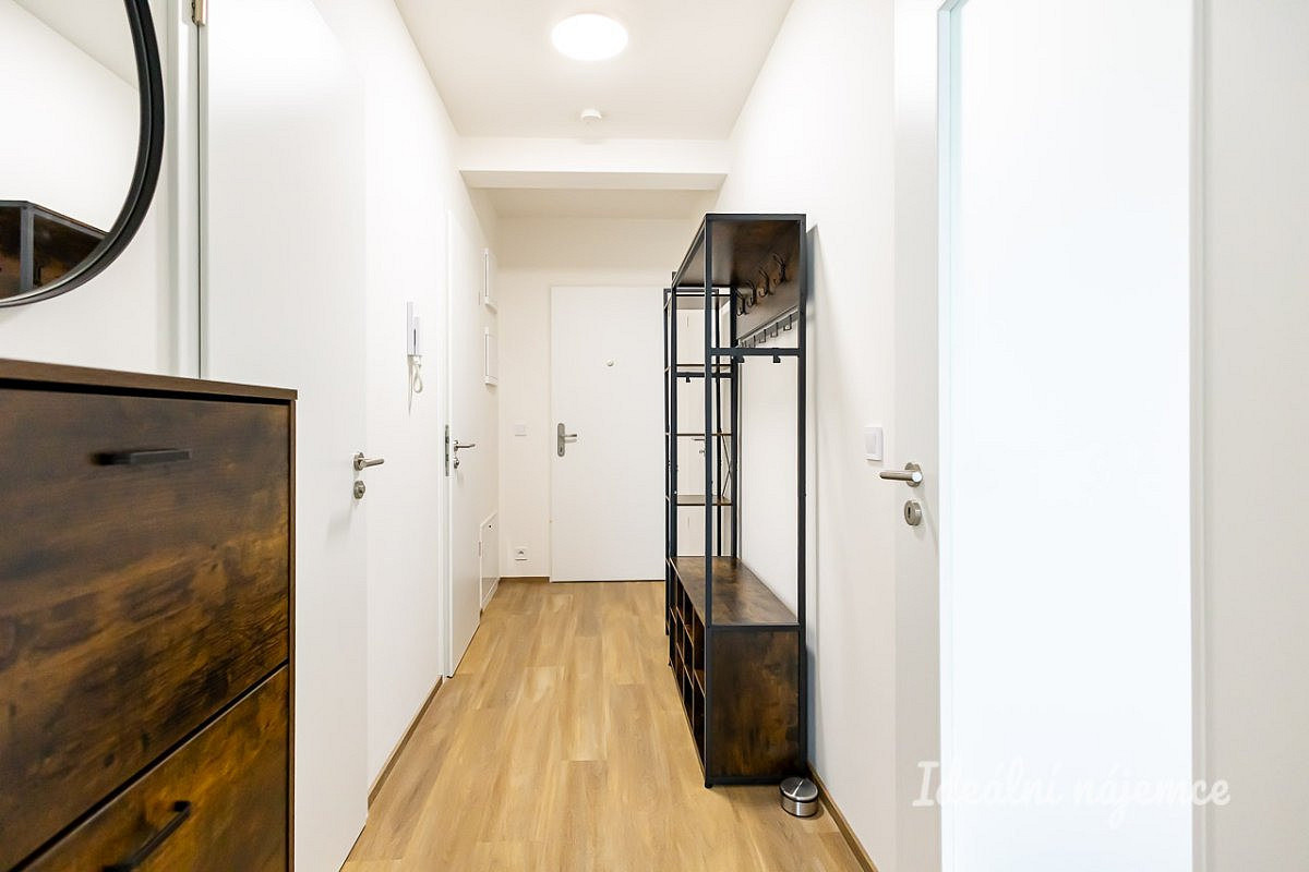 Pronájem bytu 2+kk 59 m² — photo 2