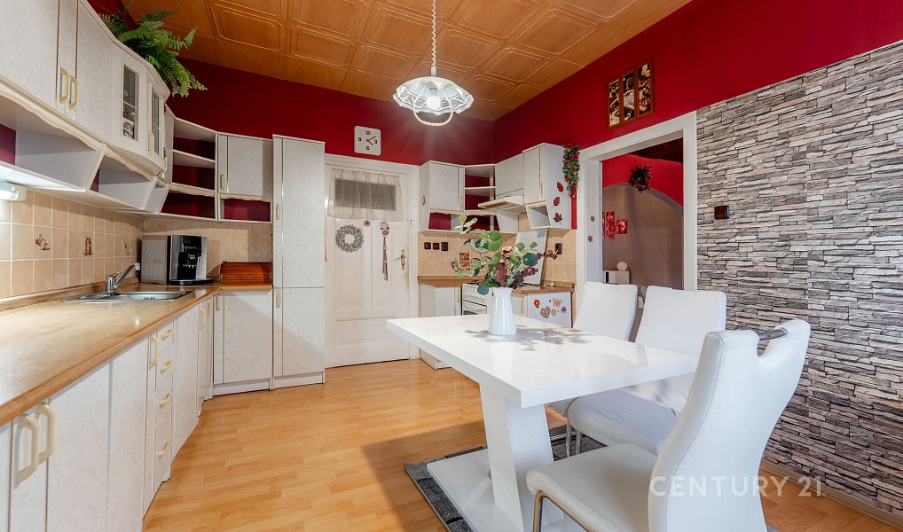 Prodej domu 196 m² s pozemkem 932 m², Tachov – náhled fotky 11