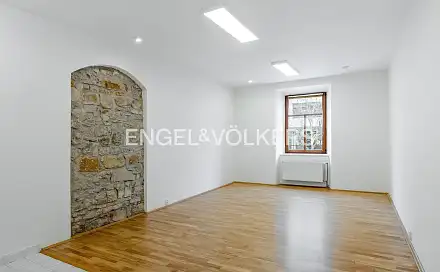 Pronájem bytu 1+kk 35 m², Pobřežní, Praha 8 - Karlín