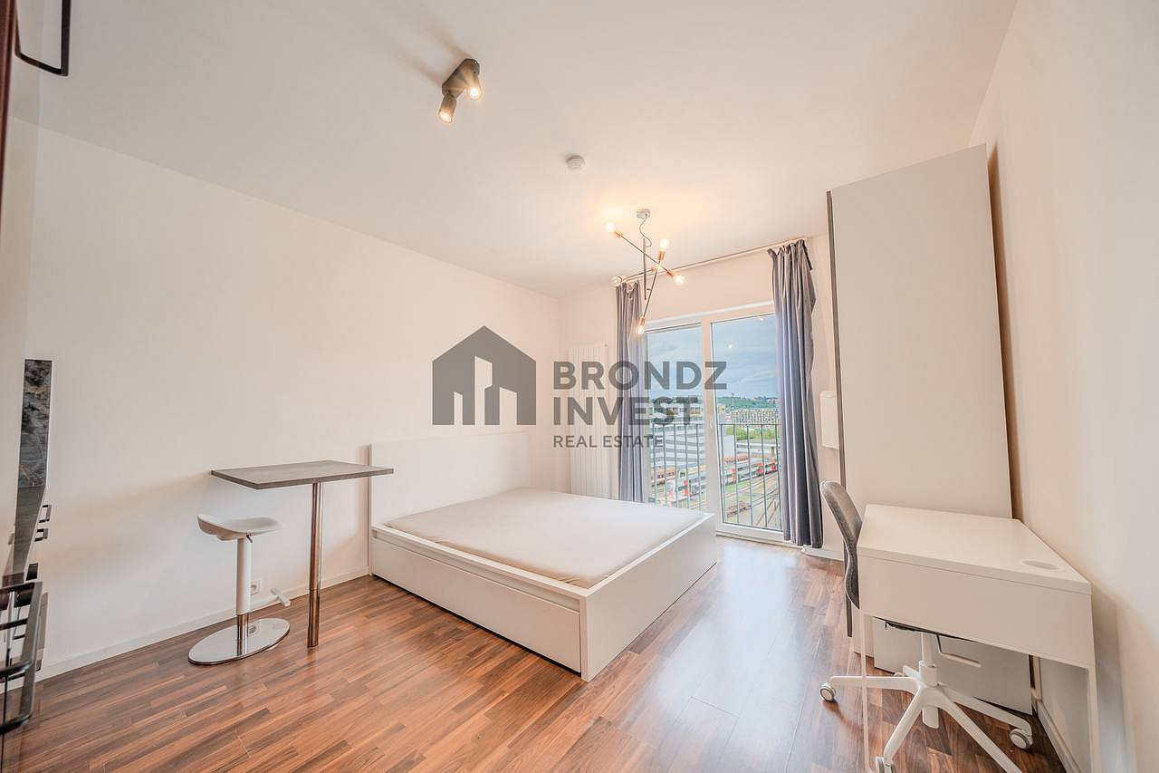 Pronájem bytu 1+kk 25 m² — photo 2