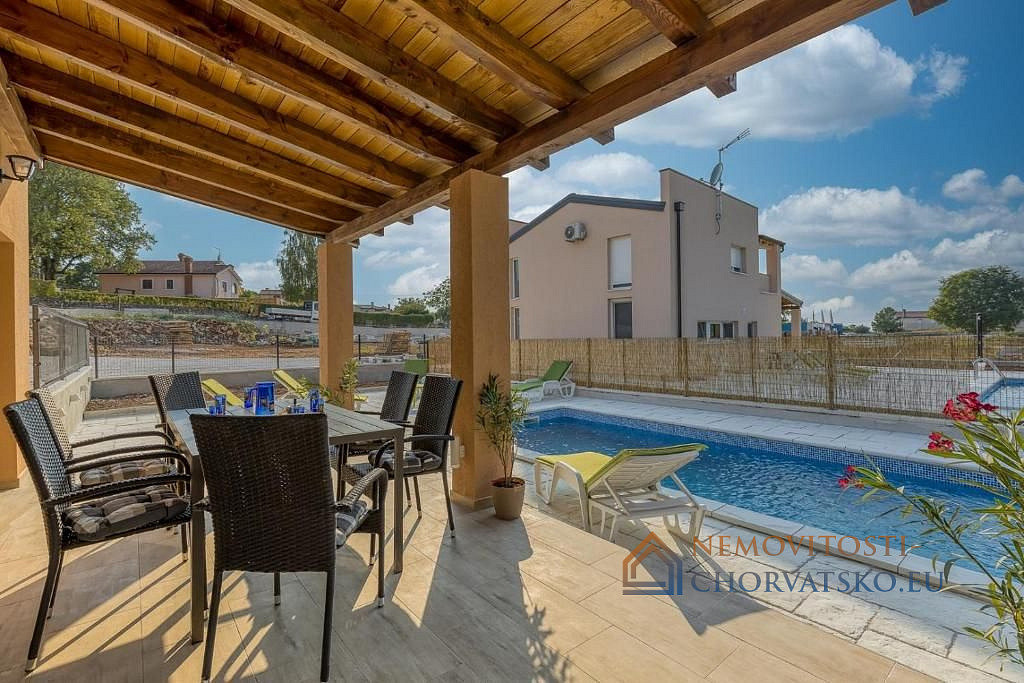 Prodej domu 168 m² s pozemkem 705 m² - Widok 4