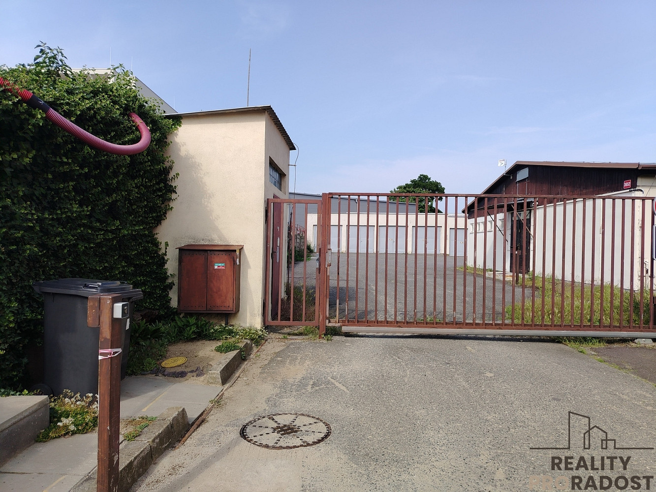Dlouhodobý pronájem garáže ve znojmě — photo 2