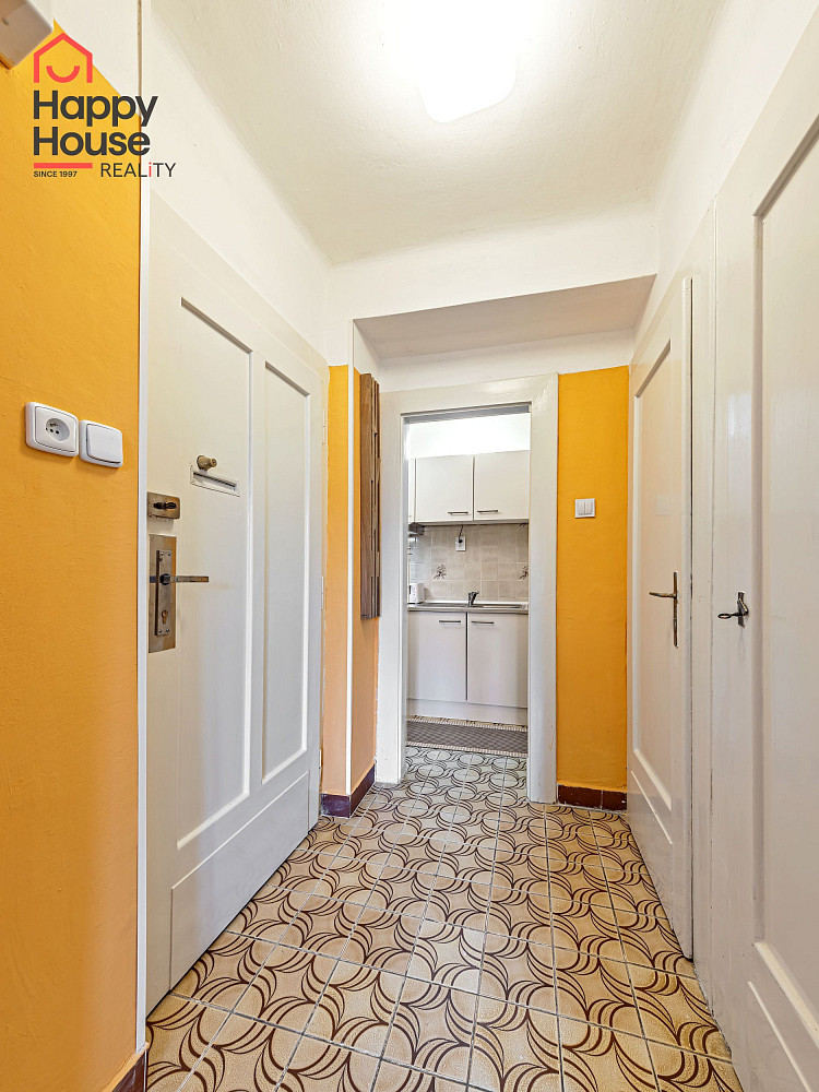 Pronájem bytu 1+kk 28 m² – fotografie 2