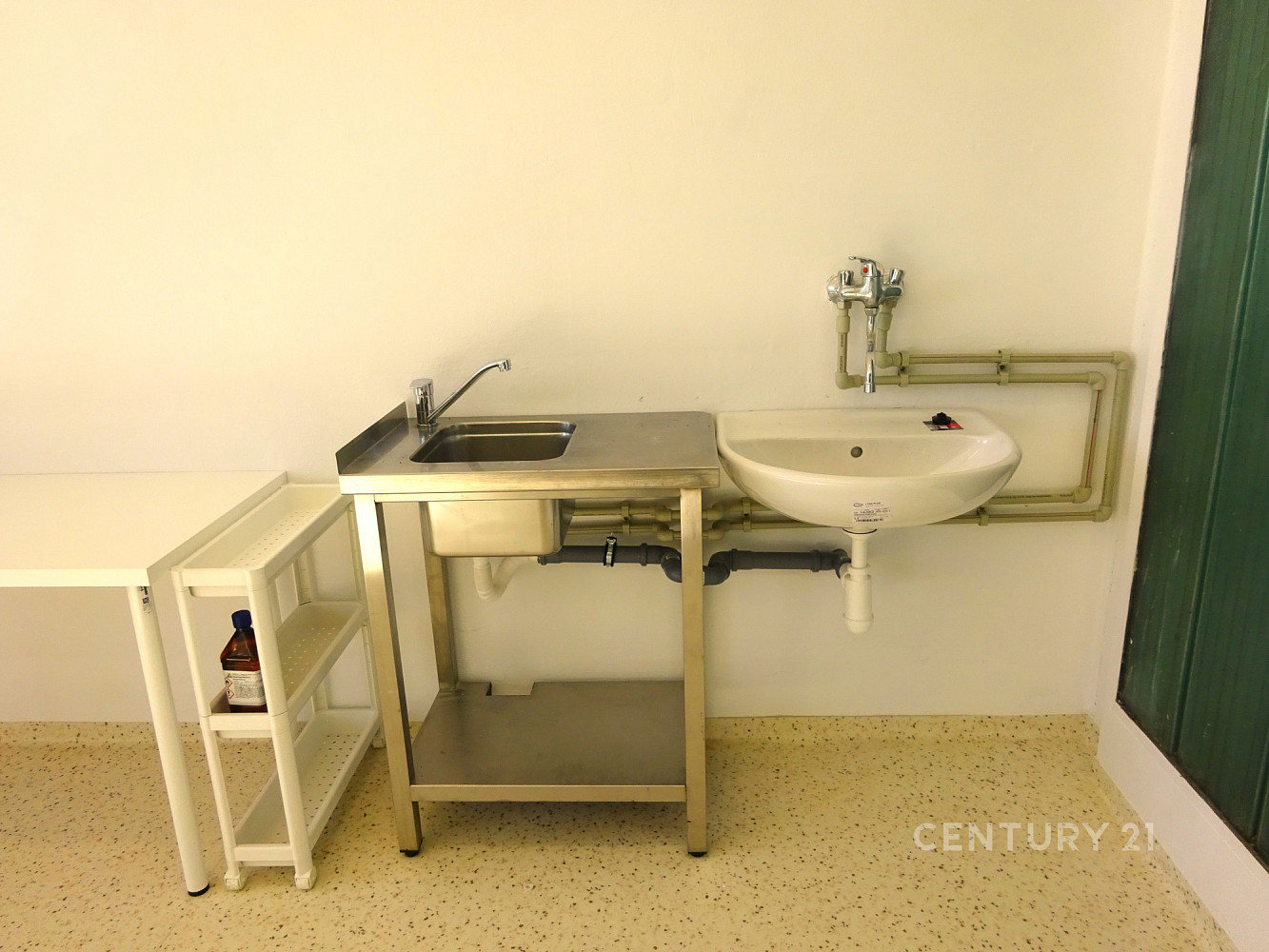 Pronájem kanceláře 27 m² — photo 4