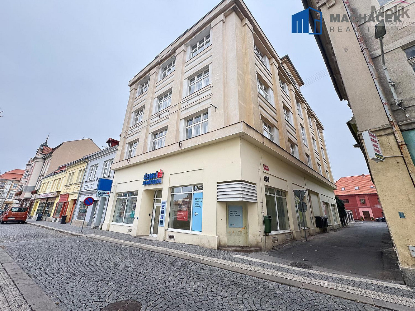 Pronájem obchodních prostor 180 m²