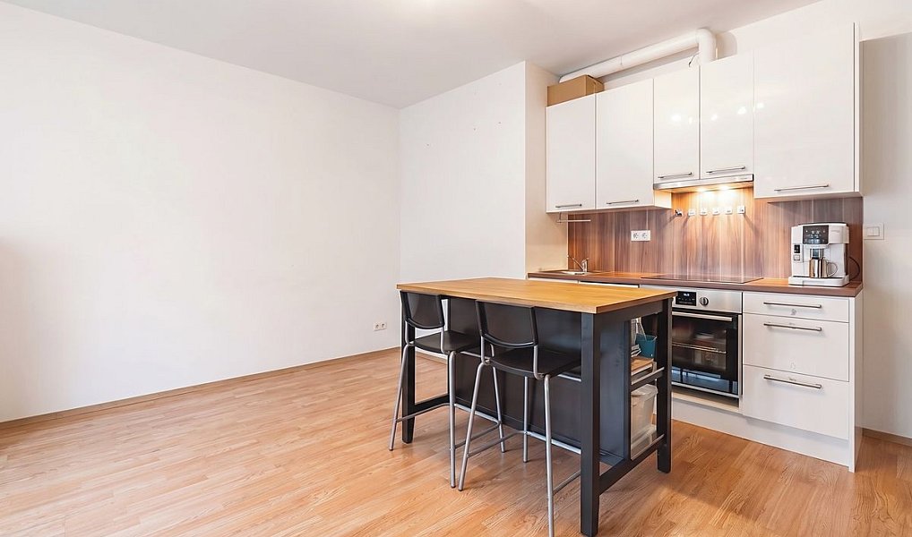 Prodej bytu 1+kk 94 m², Hostivice – náhled fotky 2