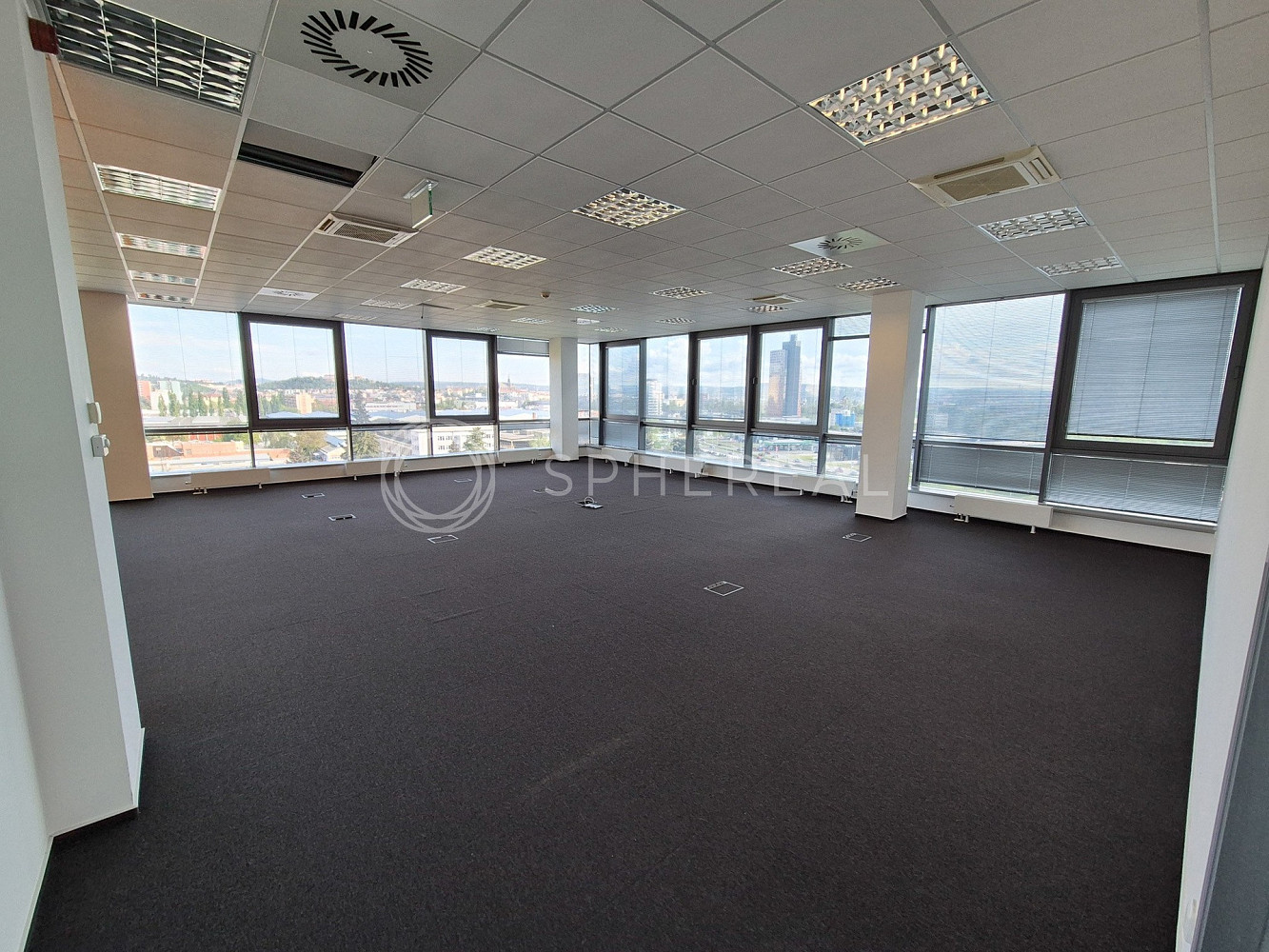 Pronájem kanceláře 330 m²