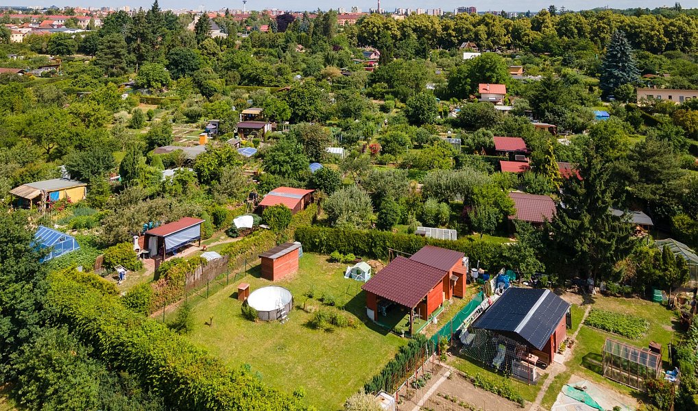 Prodej chaty/chalupy 11 m² s pozemkem 353 m², Pardubice – náhled fotky 2