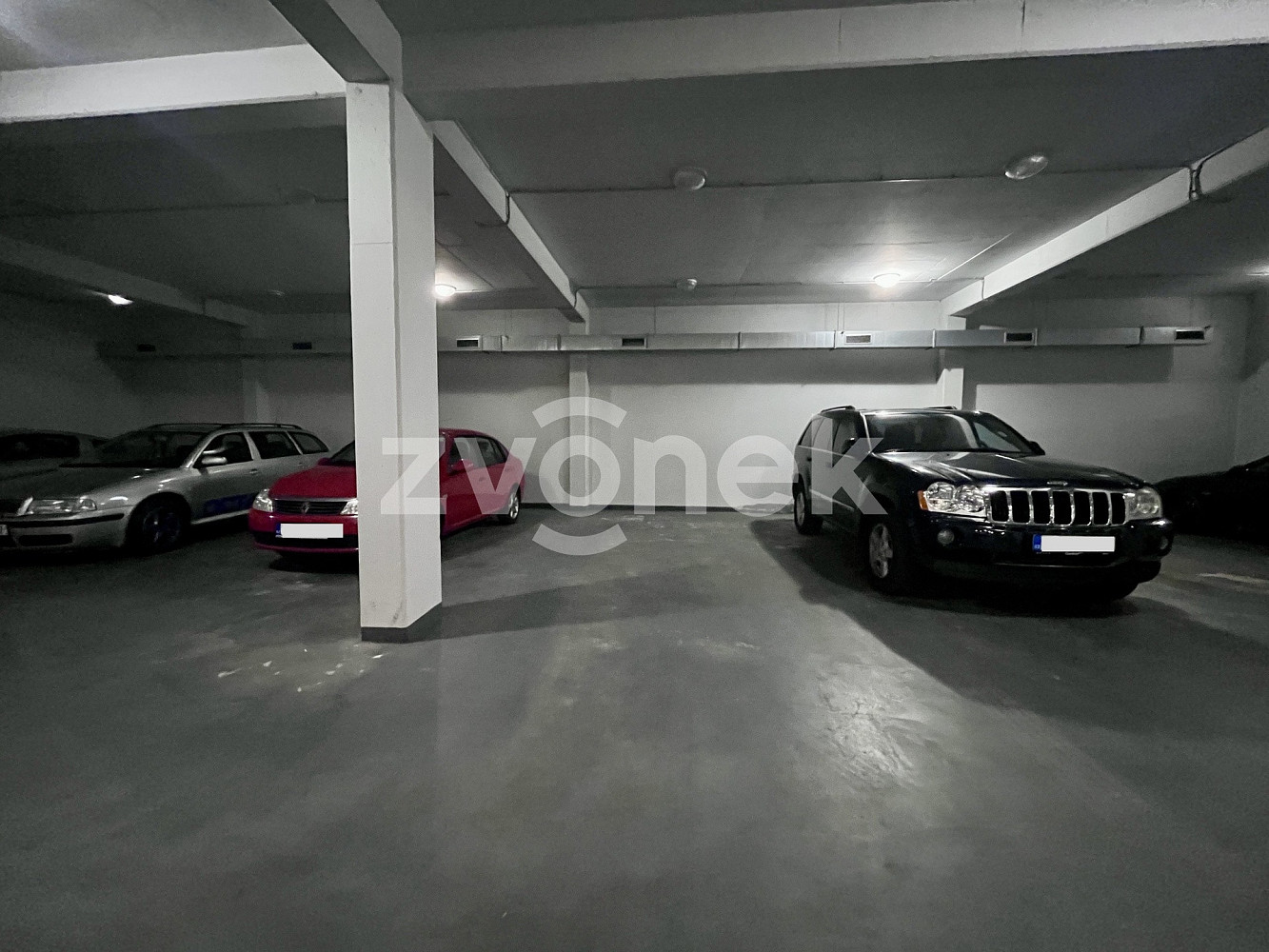 Pronájem garážového stání 18 m2, zlín — photo 2