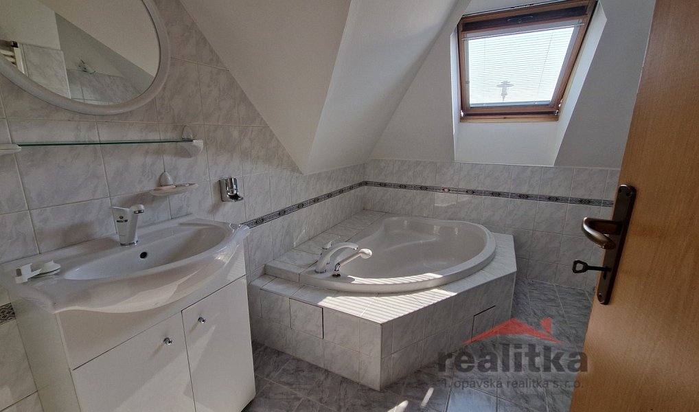 Pronájem domu 140 m² s pozemkem 370 m², Opava – náhled fotky 24