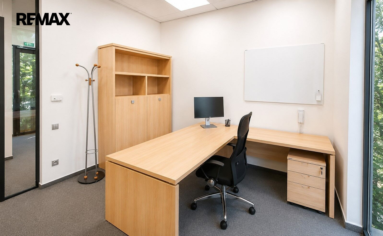 Pronájem kanceláře 63 m² – fotografie 4