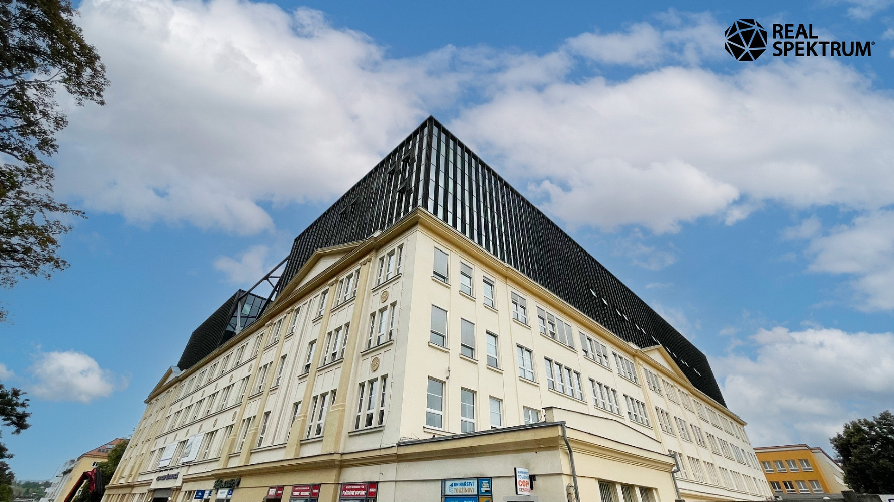Pronájem kanceláře 178 m² – pohled 2