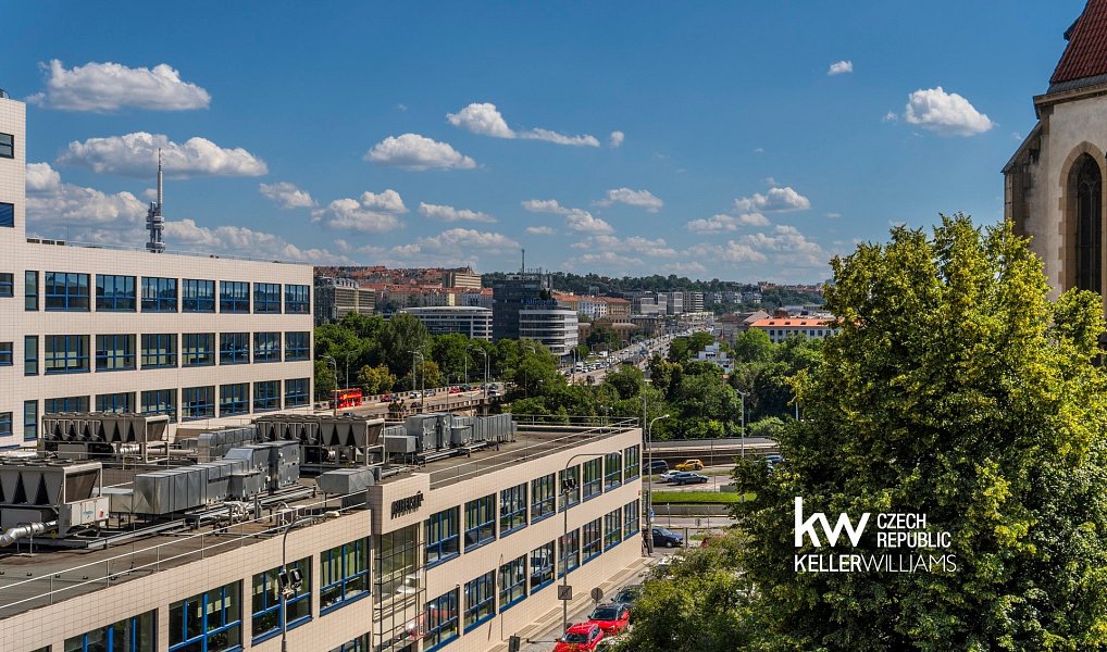 Prodej bytu 3+1 95 m², Praha – náhled fotky 32