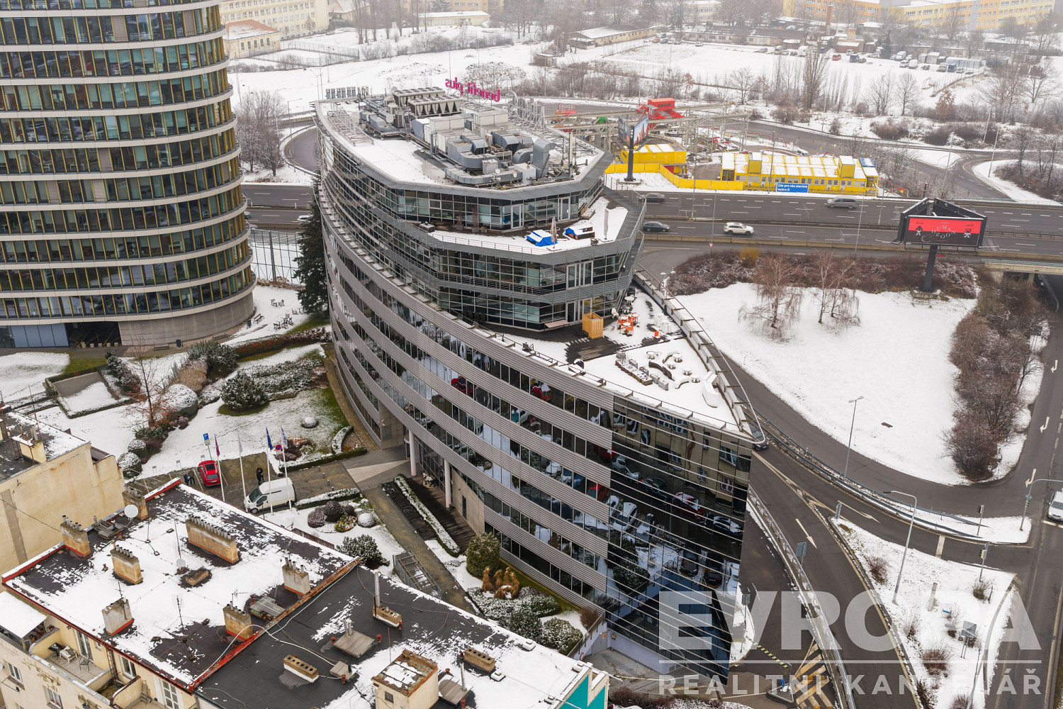 Pronájem kanceláře 883 m²