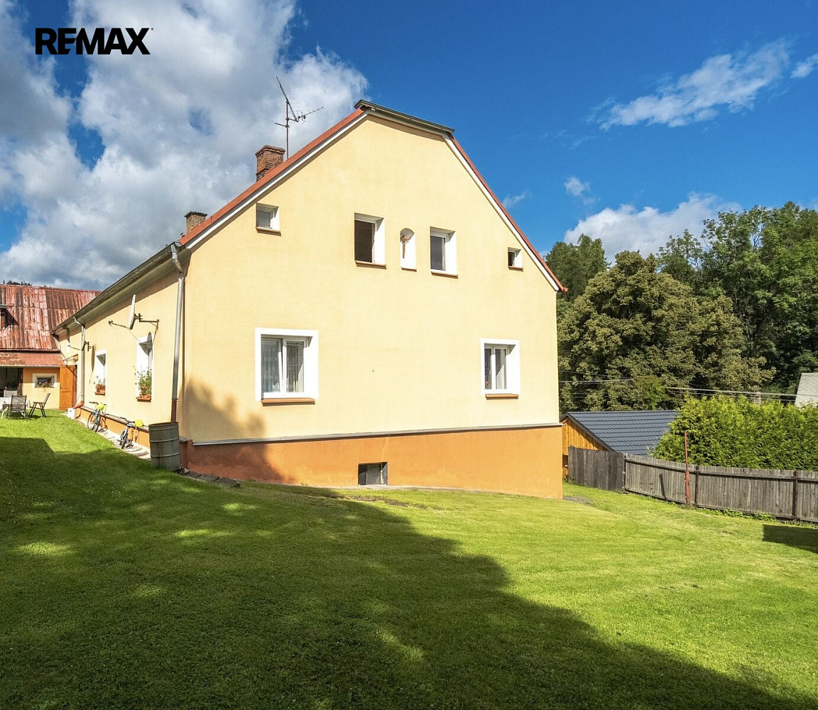 Prodej domu 226 m² s pozemkem 2 380 m²