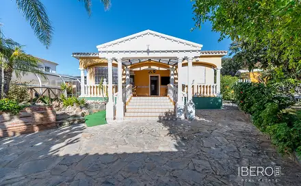 Prodej domu 237 m² s pozemkem 1 016 m², Las Chapas, Španělsko