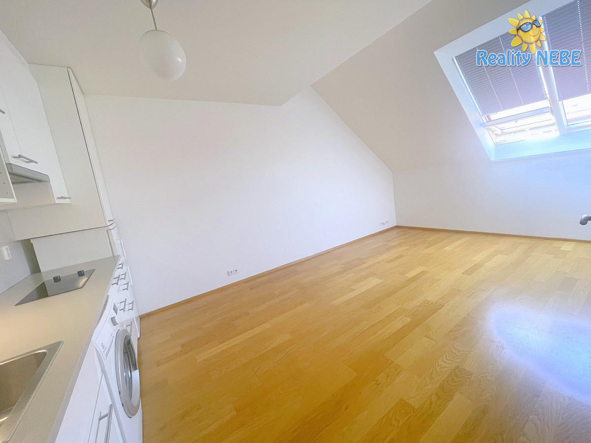 Pronájem bytu 2+kk 38 m² – fotografie 2
