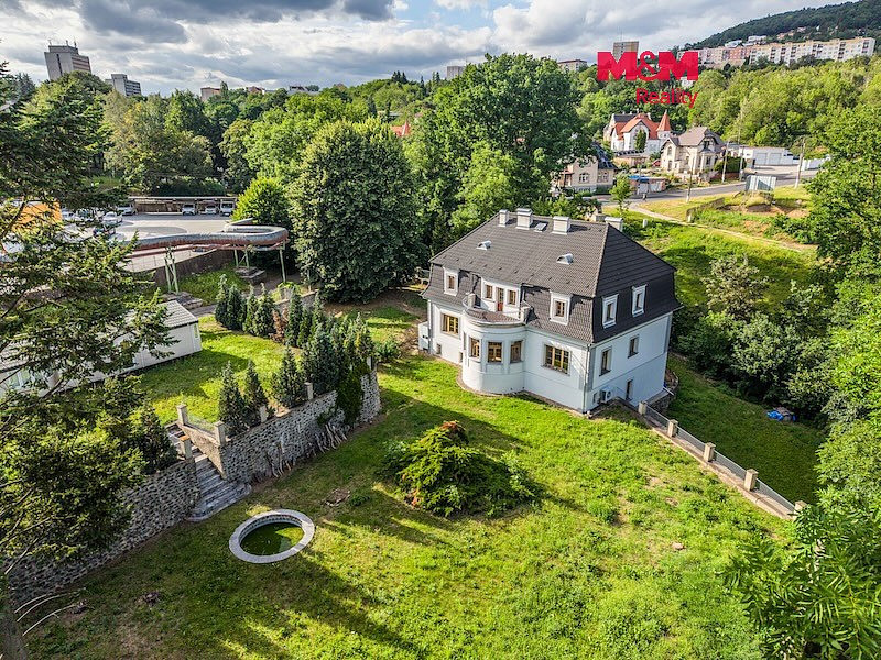Prodej domu 445 m² s pozemkem 2 441 m²