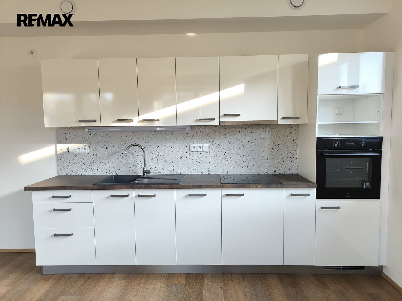 Pronájem bytu 2+kk 67 m² – fotografie 4