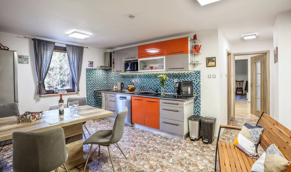 Prodej domu 300 m² s pozemkem 4 332 m², Karolinka – náhled fotky 11