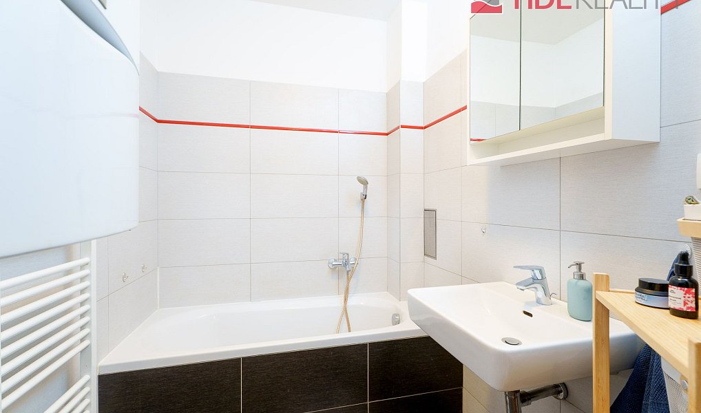 Prodej bytu 2+1 80 m², Praha – náhled fotky 4