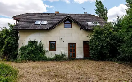 Dražba domu 206 m² s pozemkem 1 400 m², Lesní, Cvrčovice, okres Kladno