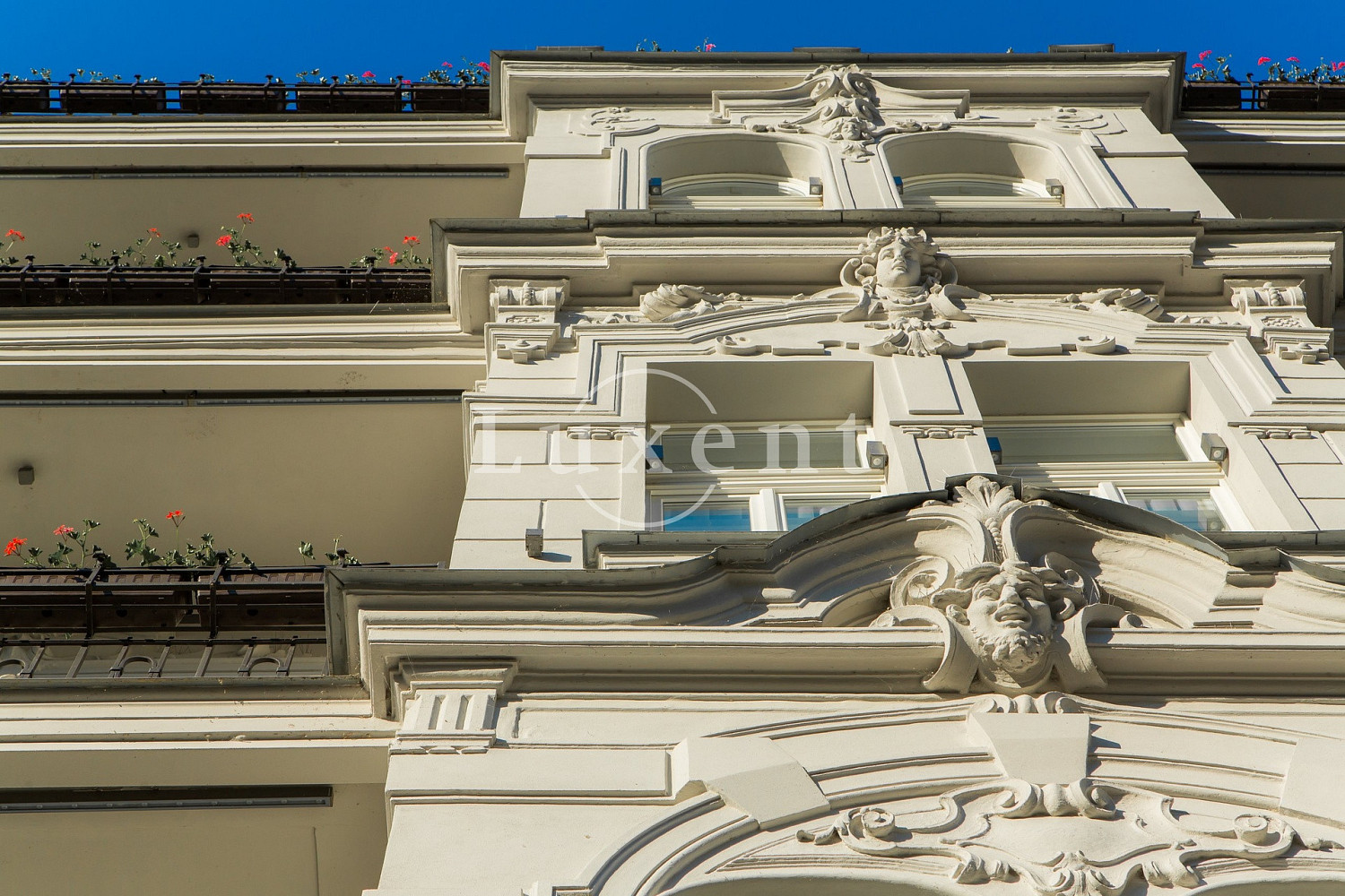 Prodej nájemního domu, činžáku 1 221 m² — photo 3