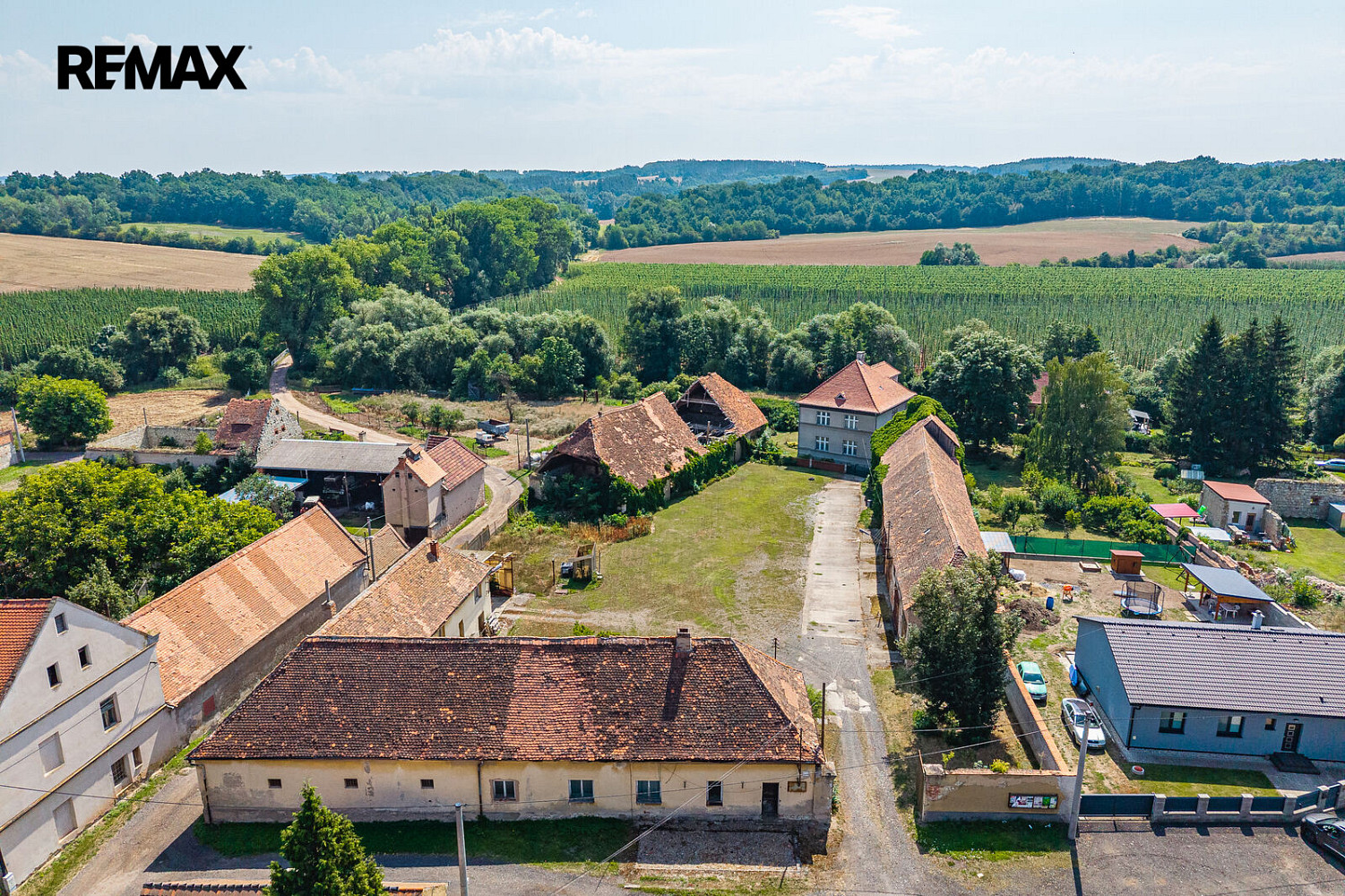 Prodej nájemního domu, činžáku 400 m² – fotografie 2