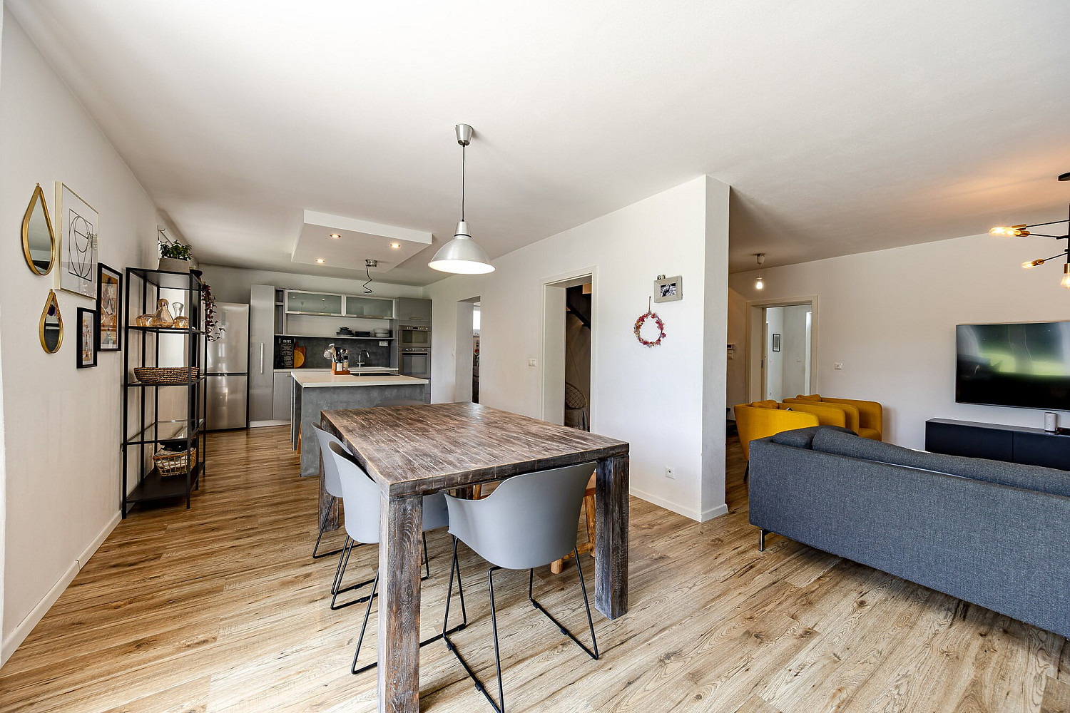 Prodej domu 206 m² s pozemkem 637 m² – fotografie 2