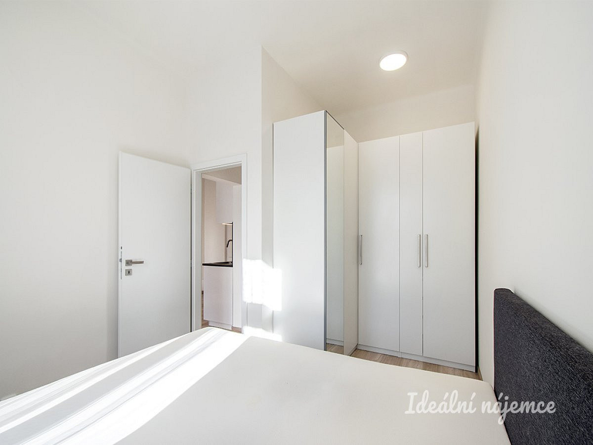 Pronájem bytu 2+kk 40 m² – fotografie 4