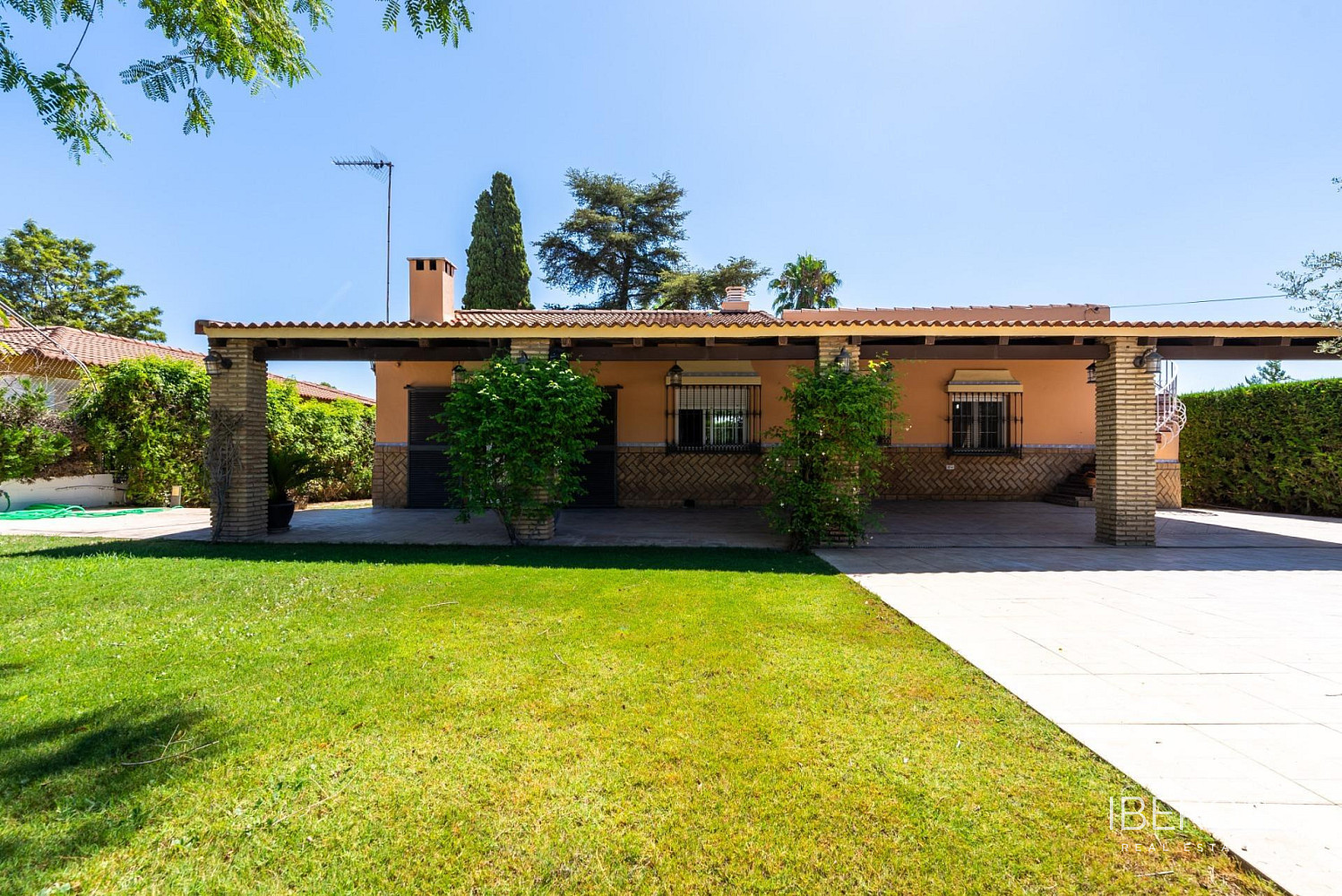 Prodej domu 1 685 m² s pozemkem 1 400 m² — photo 4