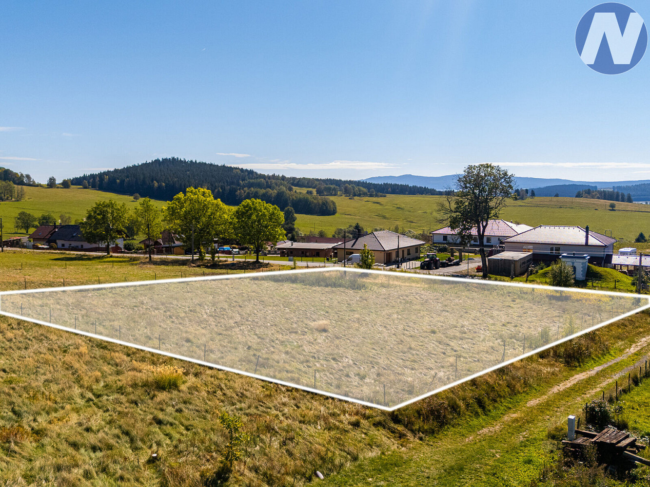 Prodej stavebního pozemku 1 593 m² – fotografie 2