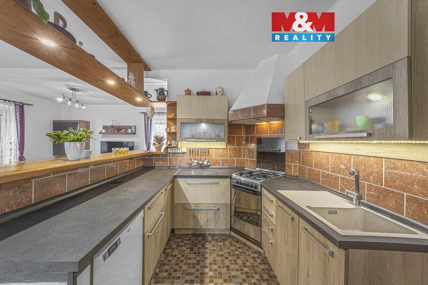 Prodej domu 209 m² s pozemkem 3 637 m²