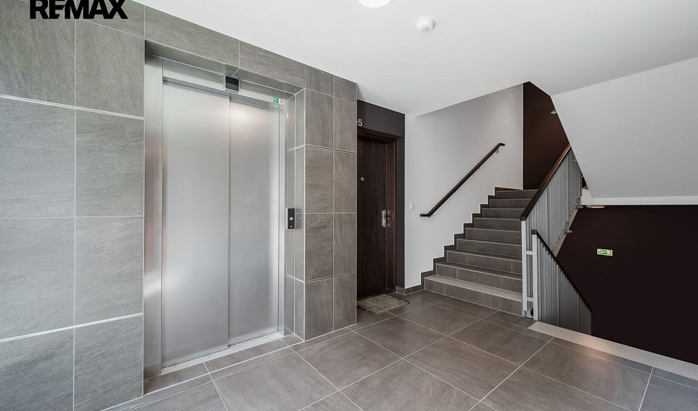 Pronájem bytu 1+kk 33 m², Praha – náhled fotky 17